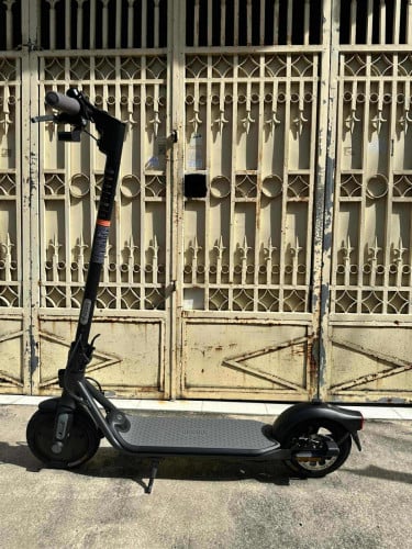 ស្គុតទ័រមួយទឹកអាមេរិក ម៉ាក NINEBOT F25I