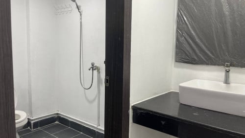 Shophouse & Warehouse for Rent at Psar Doeum Thkov
