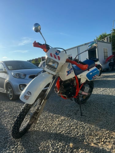 XR 250 មាន​ពន្ធ​ត្រឹម​ត្រូវ​ តំលៃសមរម្យ​ម៉ាស៊ីន​ខ្លាំង​