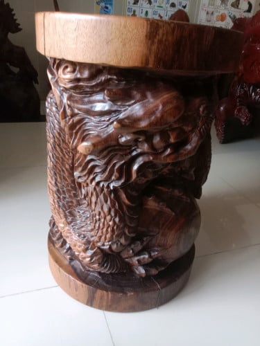 លក់តុក្កតា ឆ្លាក់រូបនាគជុំវិញ រាងប្រេះតិចៗ