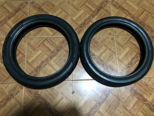 សំបក់កង់ម៉ូតូ