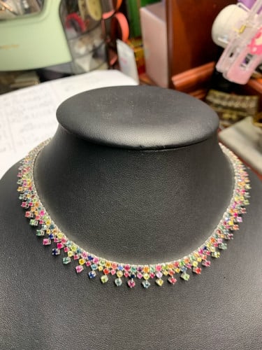 ស្វារ៉េប្រាក់ ដាំត្បូងប៉ៃលិនចំរុះពណ៌