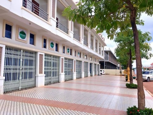 ផ្ទះអន្លង់វែង