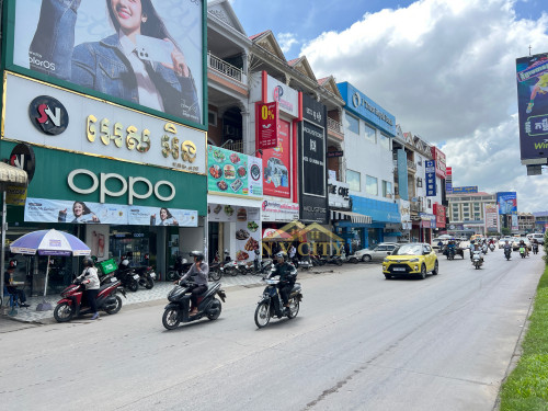 ផ្ទះលក់ ទីតាំងស្ថិតលើផ្លូវធំជាប់ច្រមុះជ្រូកស្ទឹងមានជ័យ