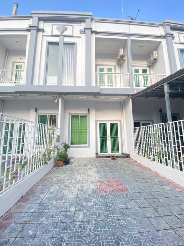 វីឡាកូនកាត់លក់បន្ទាន់ ក្បែរបុរីរំចេក និងផ្សារទួលពង្រ (តម្លៃក្រោមទីផ្សារ)