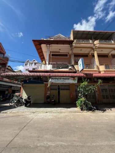 ផ្ទះល្វែង កែង លក់បន្ទាន់