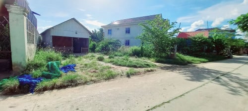 ដីជាប់ស្ទឹងព្រែកត្នោតលក់បន្ទាន់​