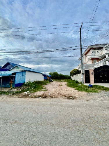 ដីសម្រាប់លក់ ជាយក្រុង