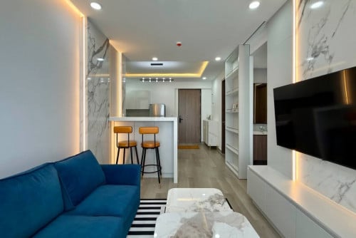 $850/mo – Stylish 2‑Bedroom Condo, 45th Floor at Urban Village💚