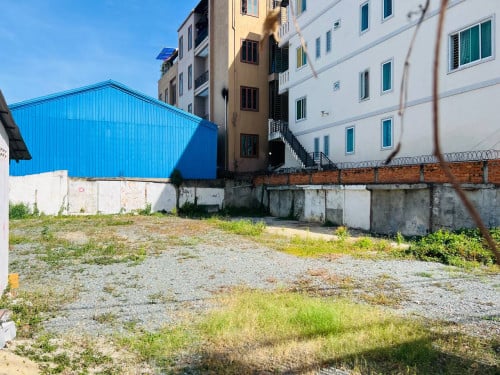 ដីសម្រាប់ជួលនៅផ្សារដើមថ្កូវ  Land For Rent at Phsar Dermtkhov