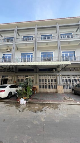 🏡ផ្ទះល្វែង (ខាង) ក្នុងបុរី ហុងឡាយ និងជិតផ្សារត្រពាំងថ្លឹង ត្រូវការលក់បន្ទាន់ខ្លាំង