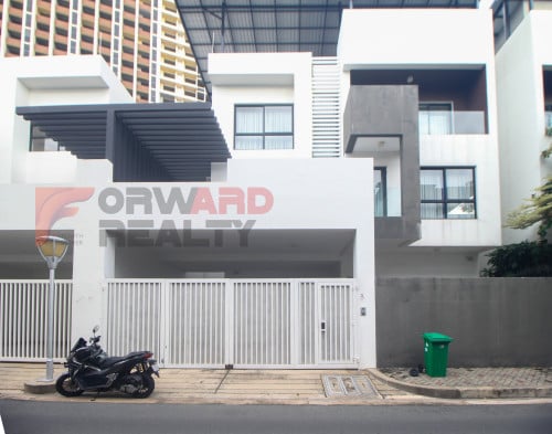 🏡 4 Bedrooms villa available for rent in Doun Penh Area (A62)