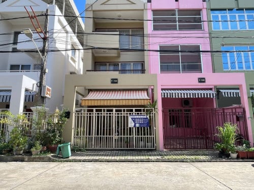 4 Bedroom Townhouse  For Rent In Borey Chomkamon
