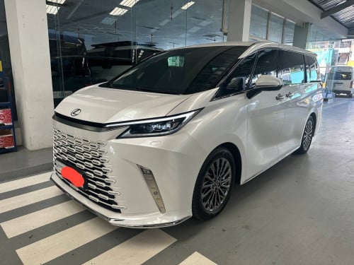Lexus LM350H 2025 7Seat color white gasoline
