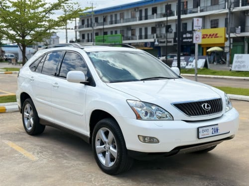 Rx330 04 ពាក់កណ្តាល ប៉ុង2  ឡានថ្មី 20500 សុិនមួយជុំ