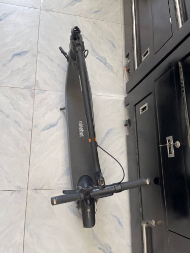 Scooter Ninebot Segway E2 new 98% USA sale 190$