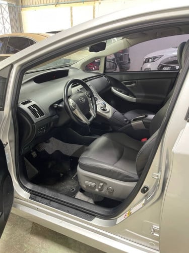 Toyota Prius 2012 Option 4 កៅអុីចុច JBL