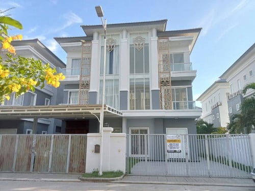 វីឡាភ្លោះ បុរីវ៉ារីណា  ក្នុង​​ ខណ្ឌ សែនសុខ