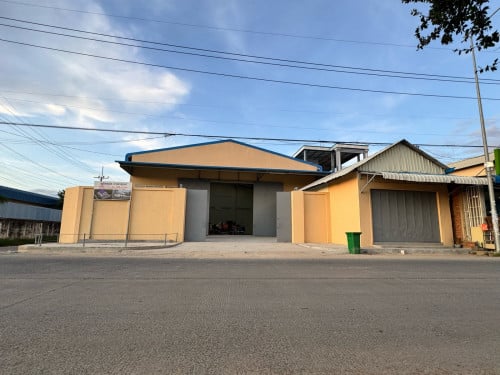 ឃ្លាំងសម្រាប់ជួល