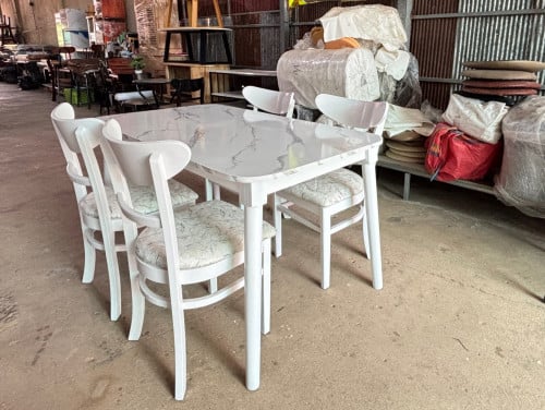 ឈុត​តុ​បាយ​កៅអី​4