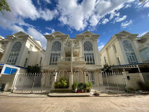 វីឡាភ្លោះ លក់បន្ទាន់ បុរី ដឹ មេគង្គ រ៉ូយ៉ាល់​​ 6A  លក់: 185,000