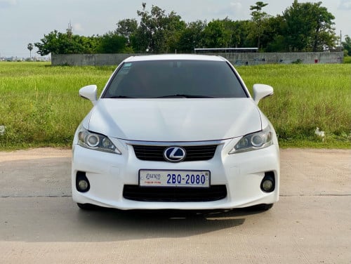 2011 Lexus CT200h សាំងនិងហាយប្រ៊ីដ