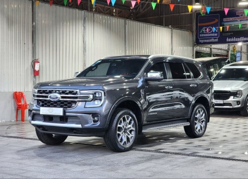 Ford Everest Titanium 4WD 2023 full options ធានាឡានថ្មី