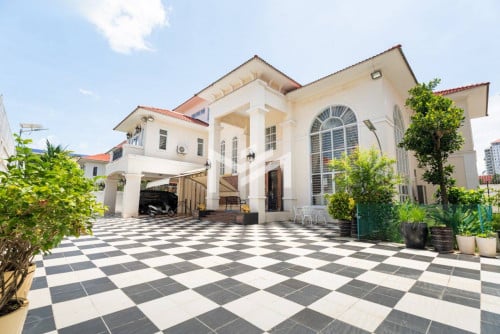 Fully Furnished 6 Bedrooms Villa for RENT in Chroy Chongva Area