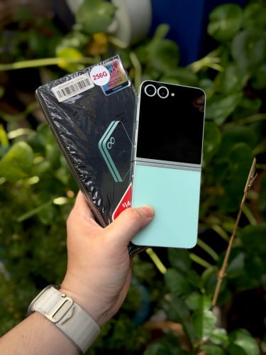 Galaxy Z Flip6 256GB មួយទឹកក្រុមហ៊ុនចំ ស្អាតដូចថ្មី
