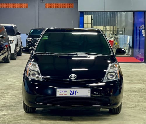 Prius Half Full 04 ខ្មៅ