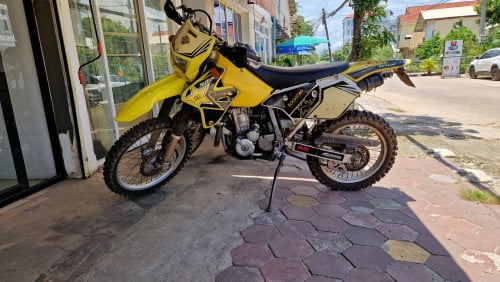 SUZUKI DRZ 400 DIRTBIKE