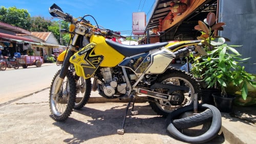 SUZUKI DRZ 400 DIRTBIKE