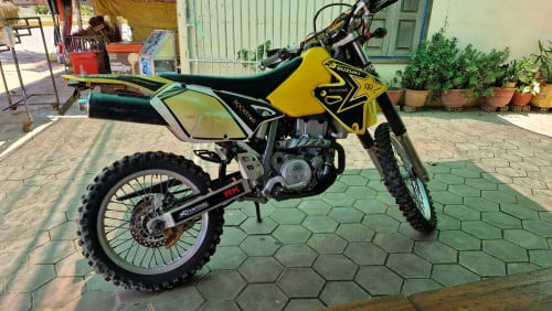 SUZUKI DRZ 400 DIRTBIKE