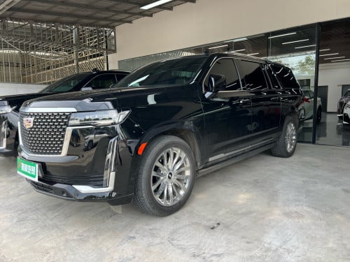 The Cadillac Escalade has only traveled more than 20,000 kilometers.