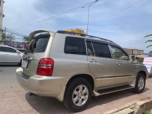 Toyota Highlander 03 ប៉ុង 2 លីមិតធីតហ្វូល  ឡានថ្មី