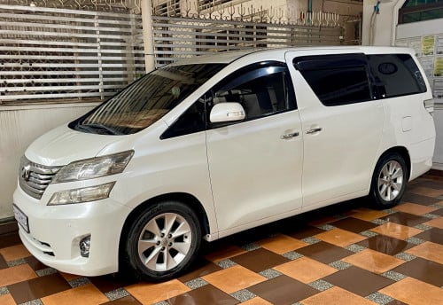 toyota vellfire 2011