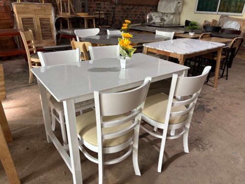 ឈុត​តុ​បាយ​