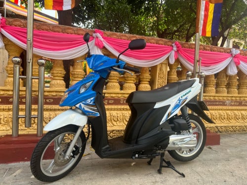 ម៉ូតូស្អាត់