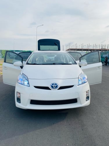 🚘 បង់រំលស់​១០០%ពុំចាំបាច់មានប្រាក់ចូលរួម​💰ការប្រាក់​0.65% 👉 Toyota Prius​ option 4​ JBL