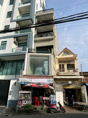 ផ្ទះលក់ បន្ទាន់ ម្តុំបឹងកក់ (ចំណូលជួលខាងលើប្រចាំខែ ៥០០ដុល្លា) ជាន់ផ្ទាល់បើកអាជីវកម្មបាន