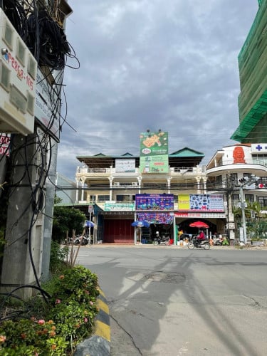 ផ្ទះអាជីវកម្មលក់បន្ទាន់លើ ផ្លូវ៥៩៨ ទួលគោក