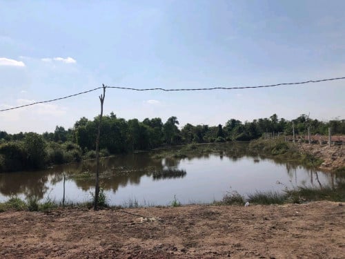 ដីលក់ ជាប់ព្រែក ប្លង់រឹង