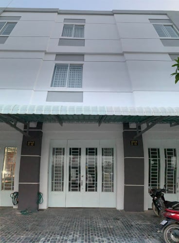 ផ្ទះលក់សំរាប់អ្នកចង់បានកន្លែងរកស៊ីស្នាក់នៅមានភ្ញៀវស្រាប់ ជាប់ផ្សារ សាលារៀន រៀបចំជូនម៉ាស្អាតជូន