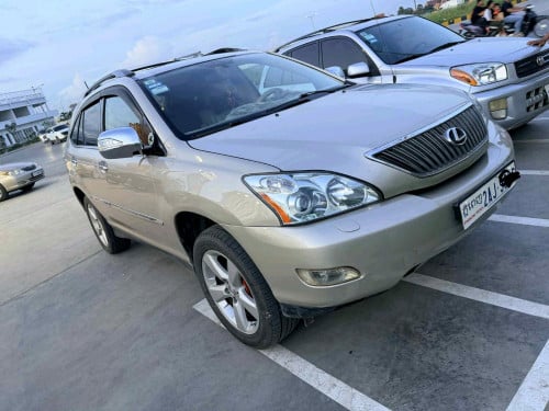 ឡានលក់ឆ្នាំ 04តម្លៃ17500$ចចារ