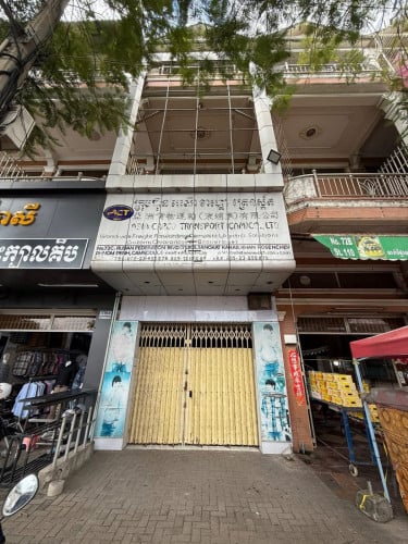 ផ្ទះពាណិជ្ជកម្មសម្រាប់ជួលរកសុី មាន3ជាន់ មាន៦បន្ទប់ 7បន្ទប់ទឹកទីតាំងលើផ្លូវធំសហពន្ធ័រុស្សី