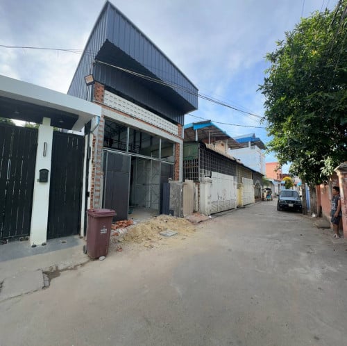 ឃ្លាំងជួលជិតវត្ដសន្សំកុសល350$