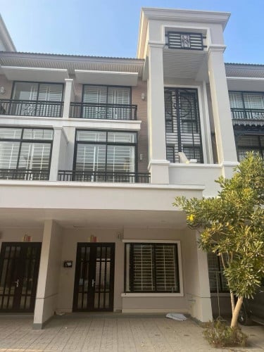 វិឡាកូនកាត់LA សំរាប់លក់នៅប៉េងហួត50ម