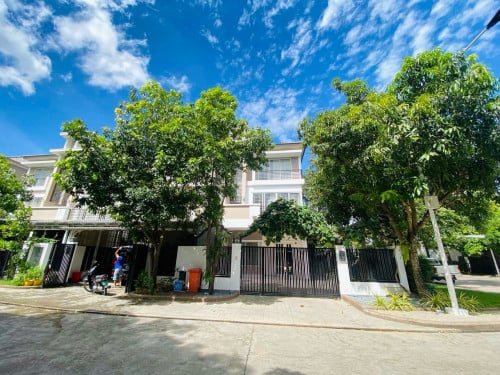 Corner Twin Villa For Rent In Penghout Beoung Snor