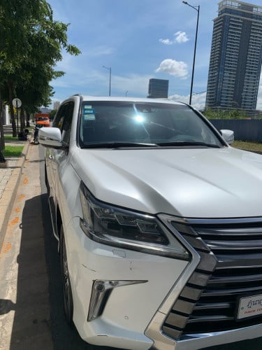 Sale Luxus sport plus LX570 2017 Space Arab