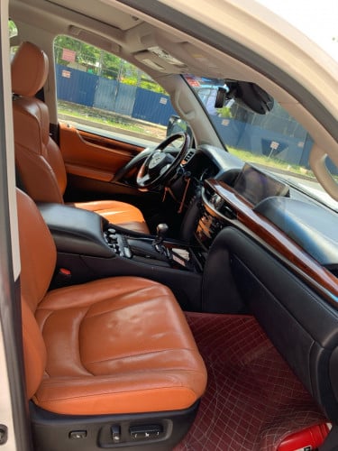 Sale Luxus sport plus LX570 2017 Space Arab